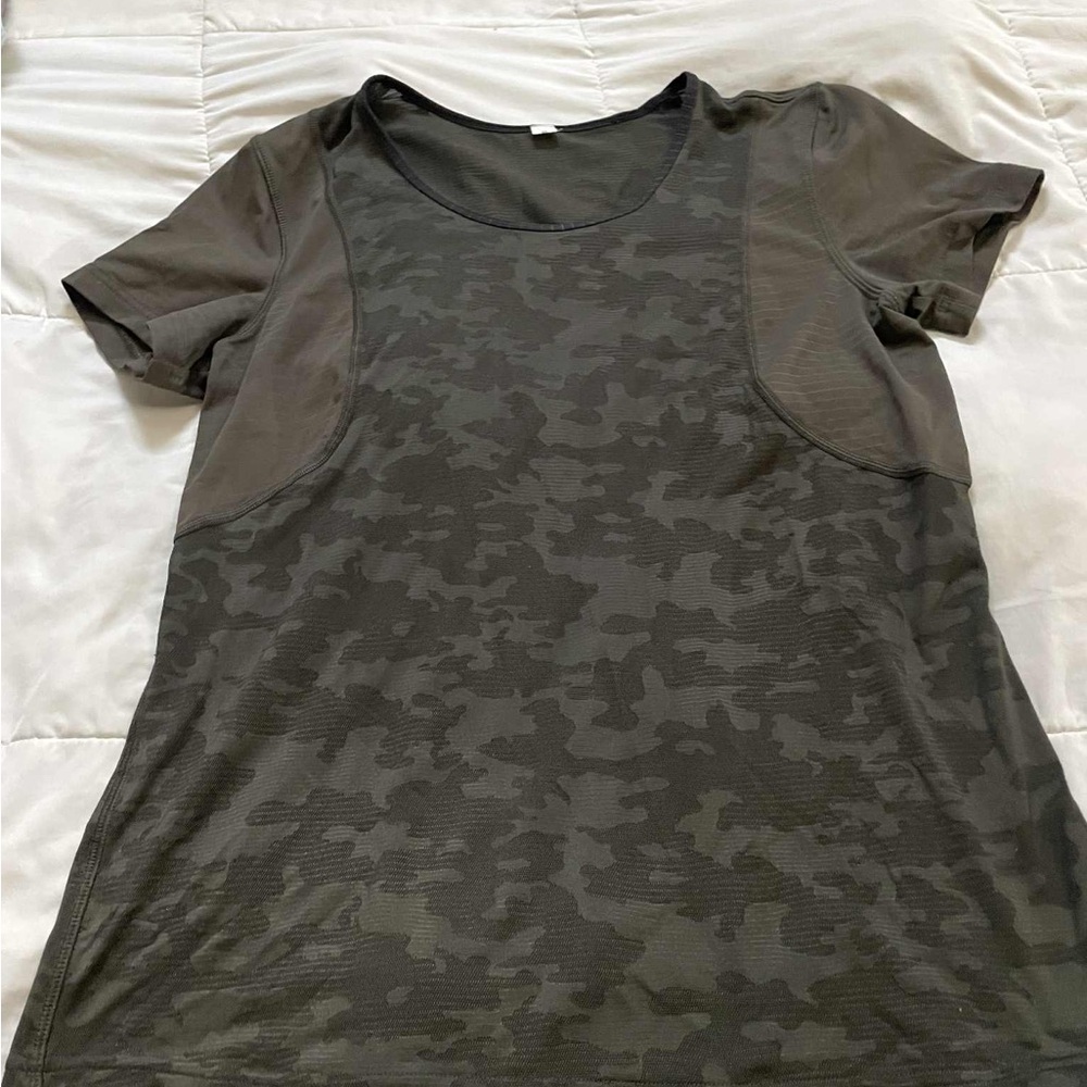 lululemon athletica Camouflage Short Sleeve Tee